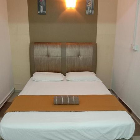 Ulfah Hotel Mersing Exteriör bild